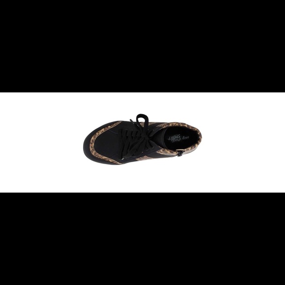 Easy Street Chill Sport Booties - Picture 4 of 5